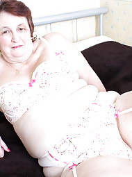 Horny mature slut getting wet and wild