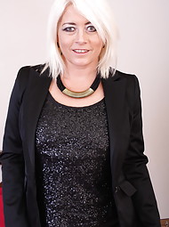 Hot blonde housewife feeling a bit naughty