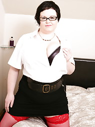 Huge breasted Tits Magee makes herself wet